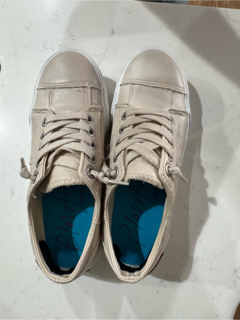Blowfish "Malibu" Cream Color Sneakers. Size 7  Women's. Comfort Fit. Casual.